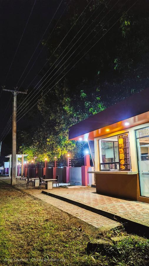 Jay'S Avenue Hotel Udawalawe Exterior photo