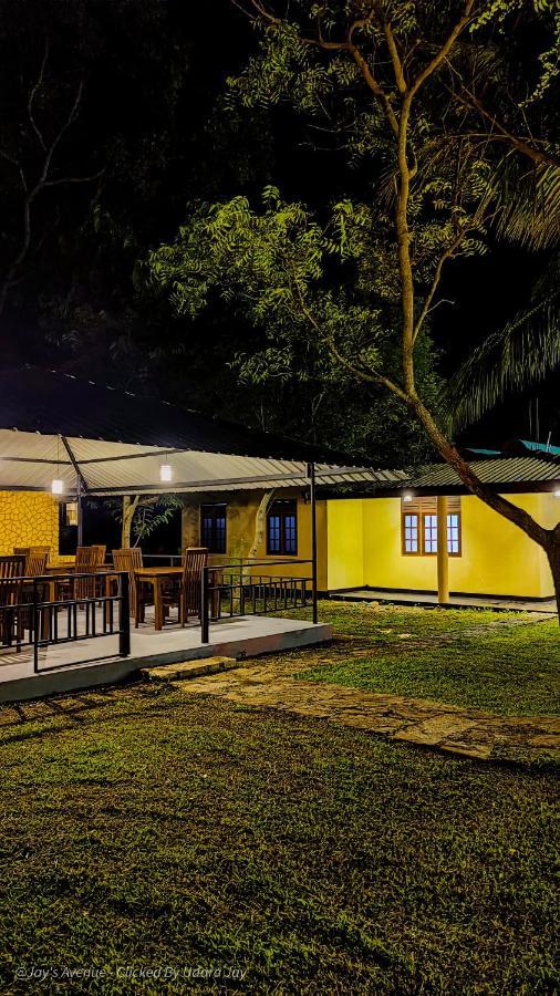 Jay'S Avenue Hotel Udawalawe Exterior photo